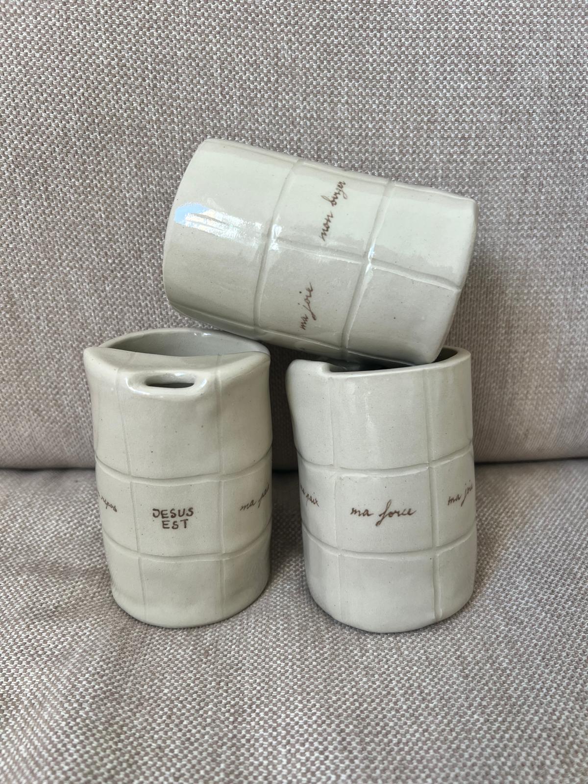 Travel Mug non personnalisable - "JESUS EST"