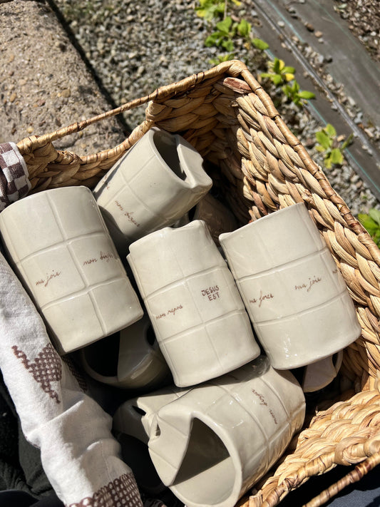 Travel Mug non personnalisable - "JESUS EST"